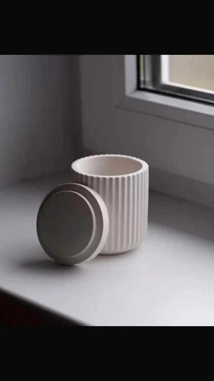 Strip jar with lid