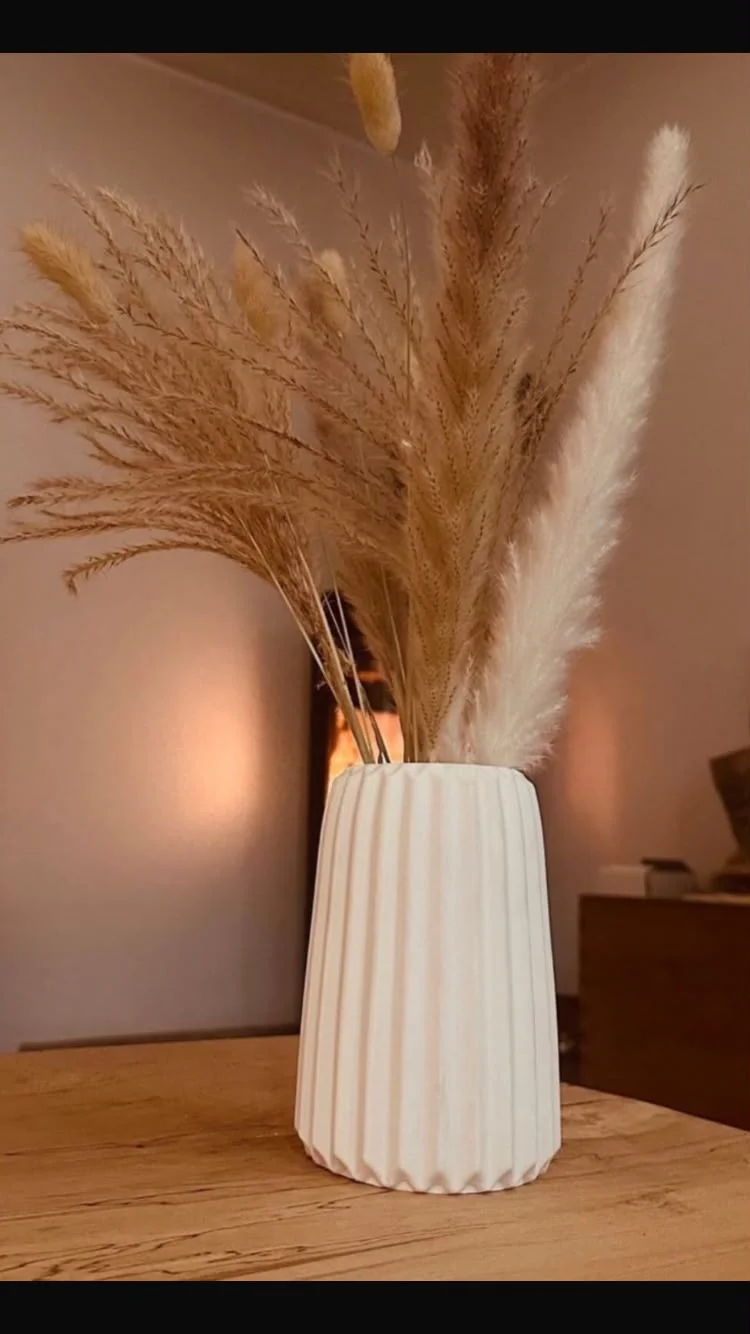 Strip flower vase